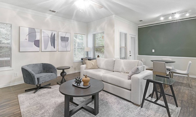 Winston - Salem Apartamento | Modern Apartment in Prime Location (ID1234X500)