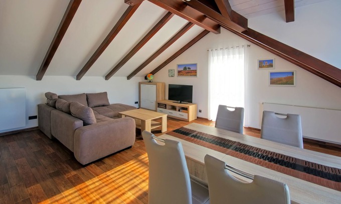 Freienhufen Apartamento | Apartamento moderno con mucho espacio para 4 personas.