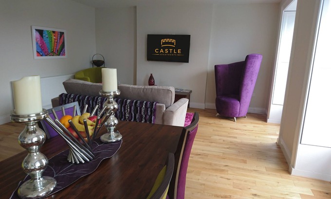 Castletown Apartamento | Apartamento moderno con vistas a la bahía y al castillo. WiFi gratis + Netflix.