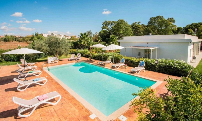 Montevago Apartamento | Apartamento moderno con piscina, jardín, wifi, terraza, barbacoa, aire acond.