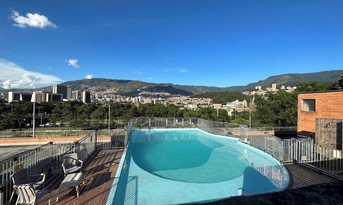La Candelaria Apartamento | Apartamento Moderno con Piscina en Medellin PIE DEL CERRO