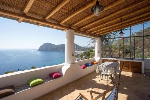 Lipari Apartamento | Modern Apartment with Sea View in Lipari