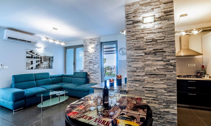 Znjan Apartamento | Modern apt close to Znjan beach, with big terrace