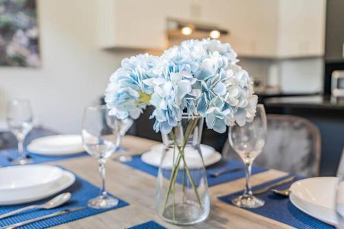 Longueuil Apartamento | Modern Apt, Free Parking and Best Family Travel