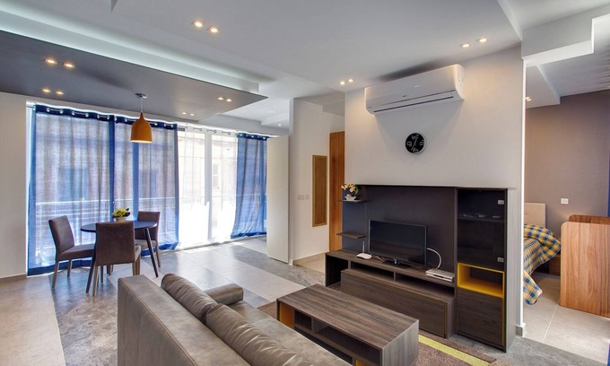 Sliema Apartamento | Modern Apt in a Prime Location, FREE WiFi