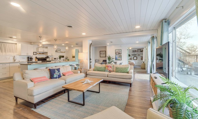 Detroit Lakes Apartamento | Modern Apt on Detroit Lake w/ Dock Access!