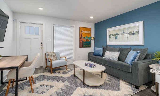 Forest Park Apartamento | Birmingham Gem: City Views, Pet-Friendly & Comfy!