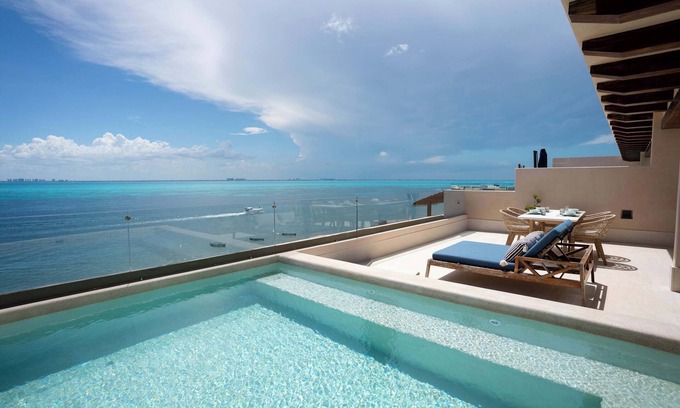 Isla Mujeres Apartamento | Modern Apt with Private Roof Garden & Pool