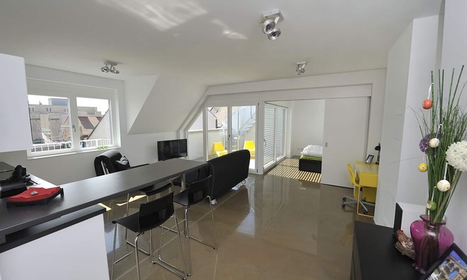 Rudolfsheim-Funfhaus Apartamento | Ático moderno y diseñado por arquitectos con 2 terrazas exteriores