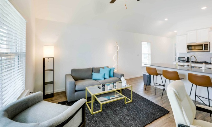Manchaca Casa | Modern Austin Vacation Rental: 13 Mi to Downtown!