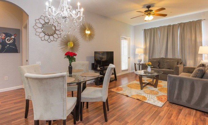 Windsor Palms Condominio | Moderno galardonado recientemente renovado, precioso 2 + 2 minutos de distancia de Disney