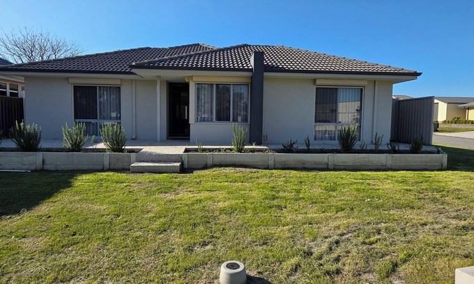 Bassendean Casa | Modern Bassendean Abode