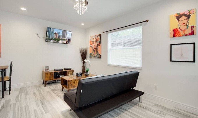 Ballast Point Apartamento | Modern Bayshore Home