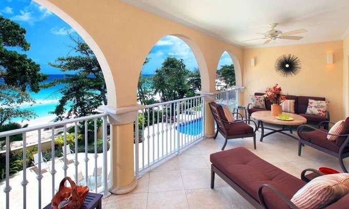 Dover Condominio | Condominio moderno frente a la playa con piscina - Sapphire Beach 209
