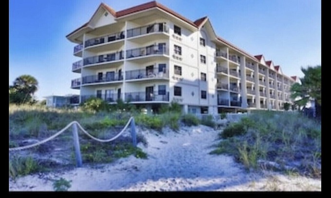 Belle Vista Condominio | Modern Beach Condo ON St. Pete Beach!