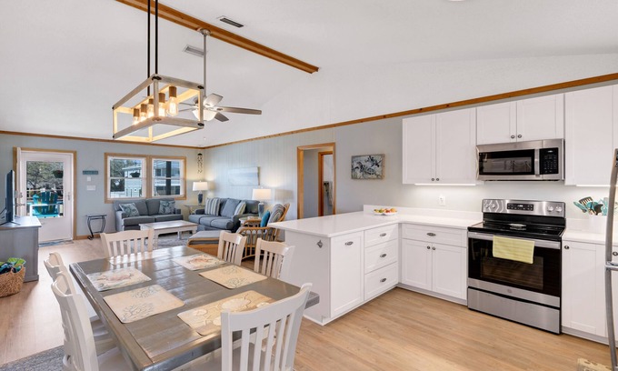 Kitty Hawk Cabaña | Modern Beach Cottage! Short Walk to the Beach!!