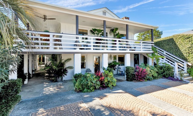 Wrightsville Beach Cabaña | Renovado Beachside Cottage pasos del mar!