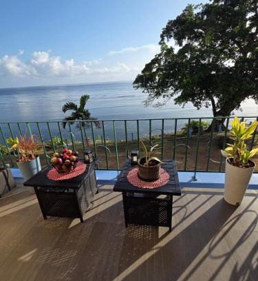 Ocho Rios Apartamento | Modern Beachfront Condo with Stunning Sea Views
