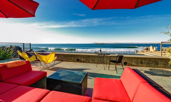 Mussel Shoals Casa | Modern beachfront stunner with amazing view, pool, pool spa, & fireplaces