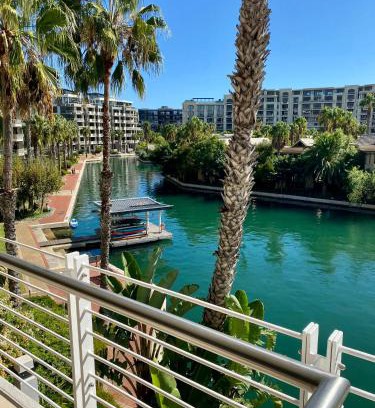 Victoria and Alfred Waterfront Apartamento | Modern, beautiful 1 bed with views -V&A Waterfront