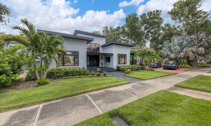 Davis Islands Casa | Modern beautiful home steps to Bayshore & Downtown