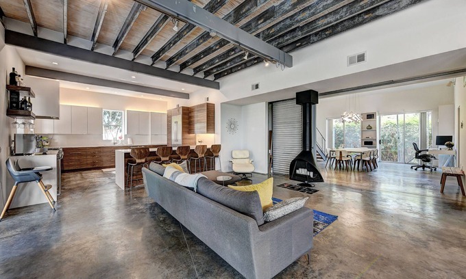 Bellaire Casa | Modern Bellaire Home with Expansive Courtyard
