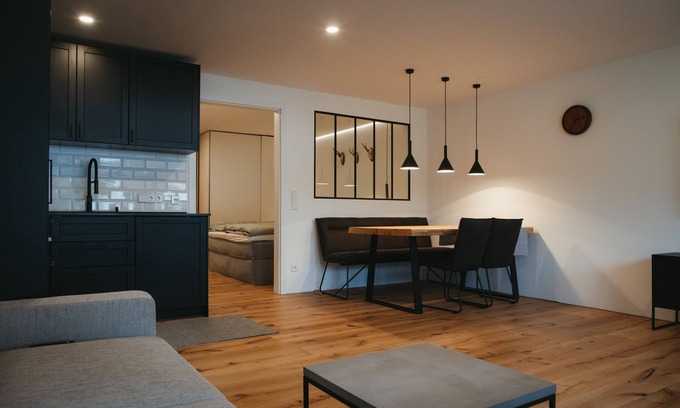 St. Blasien Apartamento | Modern Black Forest loft with mountain views - ski lift, bathing lake & thermal spa