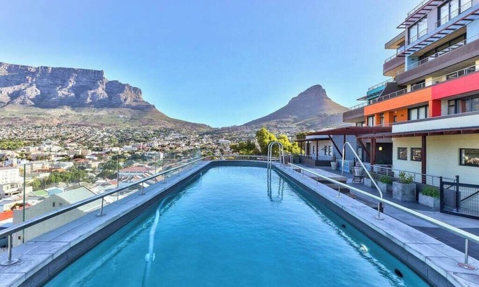 Schotsche Kloof Apartamento | Modern Bo-Kaap Retreat with Mountain Views & Pool