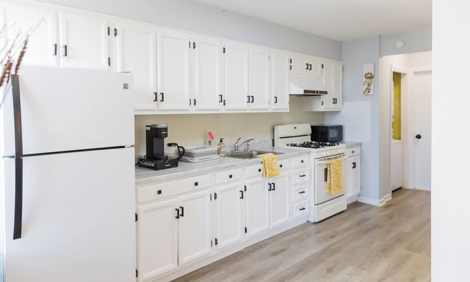 Southeast Yonkers Apartamento | Modern Bohemian 3-Bedroom Apartment in Prime Mount Vernon Location