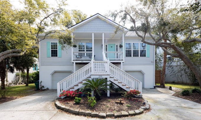 Sunset Point Casa | Modern Boho style Folly beach house -3 blocks from the beach!