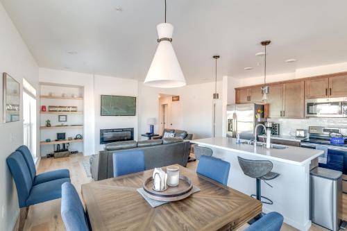 Bozeman Apartamento | Modern Bozeman Condo with Balcony and Mountain Views!