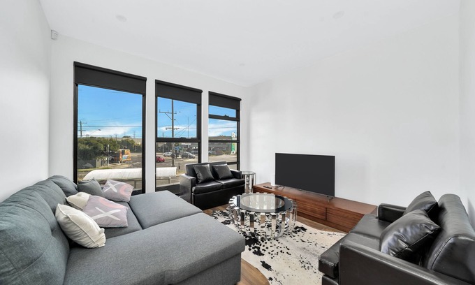 Reservoir Casa | Modern Brand New Townhome in Reservoir in the centre of everything