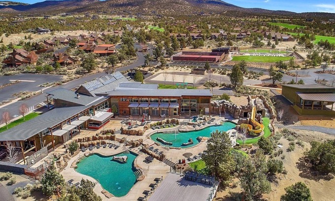 Alfalfa Casa | Nuevo y moderno Brasada Ranch 5 dormitorios de lujo en casa