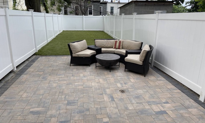Crown Heights Casa | Modern, bright house with lovely back yard & patio