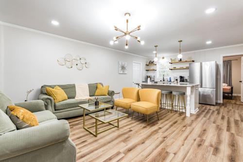 Downtown Casa | Modern bungalow in the heart of Raleigh w King bed