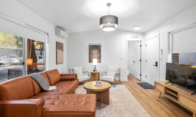 Dunsmuir Cabina | Modern Cabin (Hawthorne)
