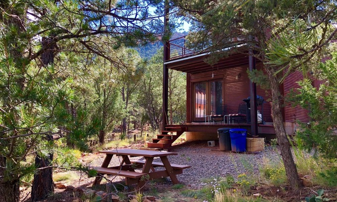 Pecos Cabina | Cabaña moderna en el bosque - Familia y mascotas