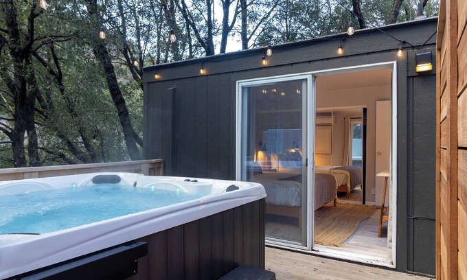Dunsmuir Cabina | Modern Cabin (Redwood)