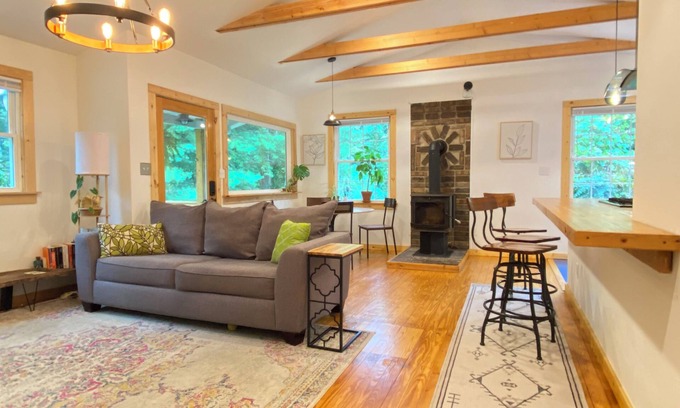 Asheville Cabina | Modern Cabin retreat. A world away but 3 miles from downtown Asheville.