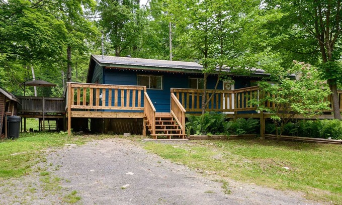 Mississippi Mills Casa | Modern Cabin Retreat with Patio & Outdoor Firepit