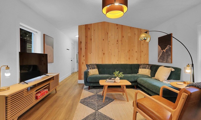 Dunsmuir Cabina | Modern Cabin (Sequoia)