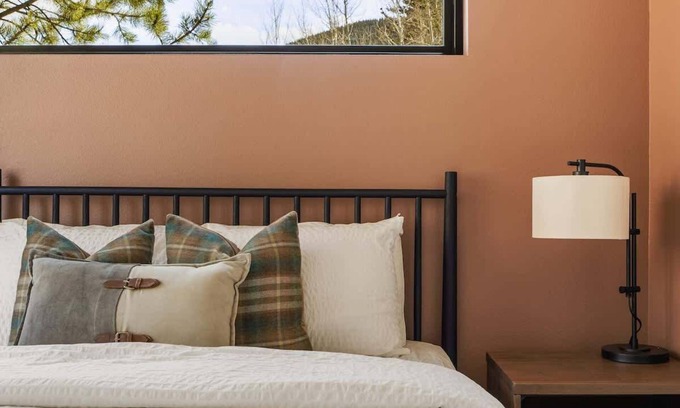 Grant Cabina | Modern Cabin Stay, Hike, Bike Base, GuanellaPass