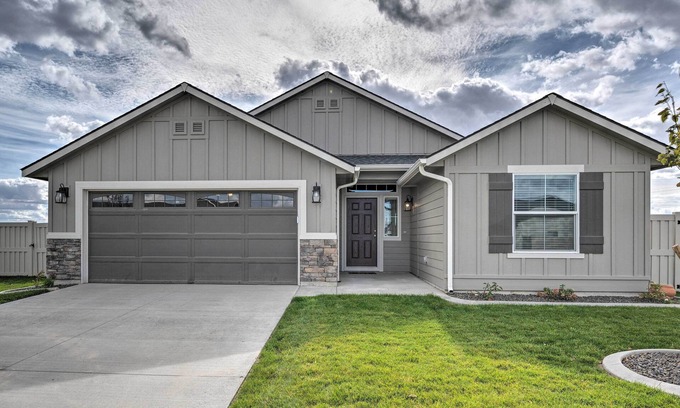 Caldwell Casa | Modern Caldwell House w/ Yard & Furnished Patio!