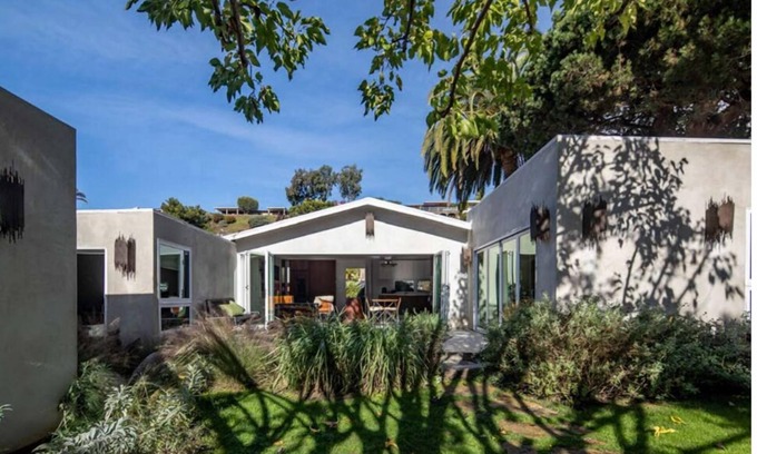 La Jolla Mesa Casa | Modern California beach house, indoor-outdoor living, walk to the beach