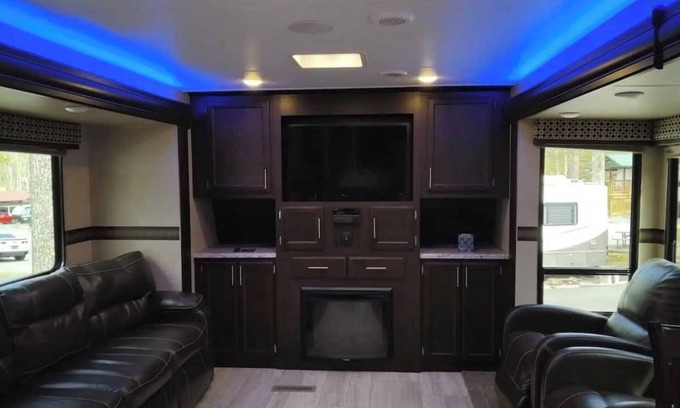 Gatlinburg - Pigeon Forge Casa | Modern Camper in the Smokies
