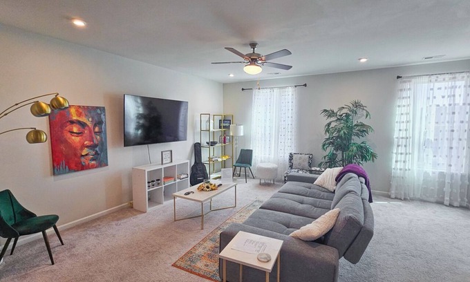 Cary Casa | Modern Cary Townhouse Near RDU, Hospitals & Downtown