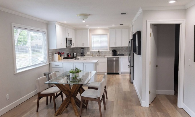 Arden-Arcade Casa | Modern, Central Retreat with HVAC, WiFi and all the comforts of home