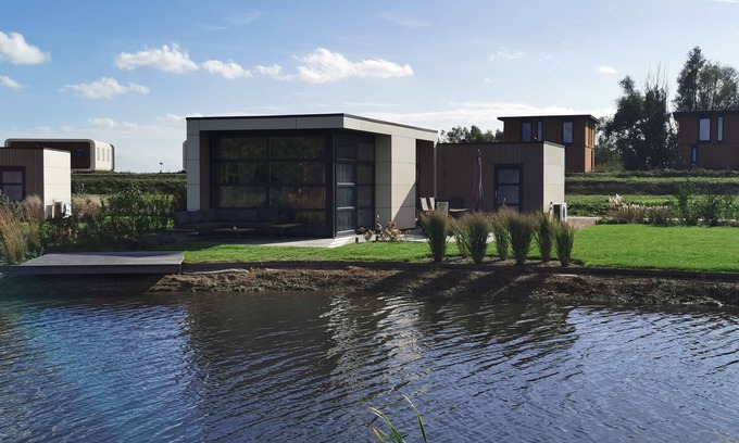 Olburgen Casa | Modern chalet 'Aan het Oever' with fenced garden & AirCo in Olburgen/NL