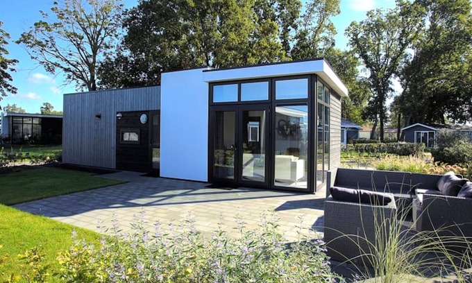 Hulshorst Chalet De Esquí | Modern chalet in a park near the Veluwemeer