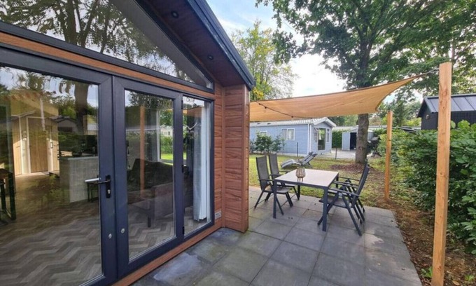 Municipality of Epe Apartamento | Modern chalet retreat with spacious garden in the Veluwe.